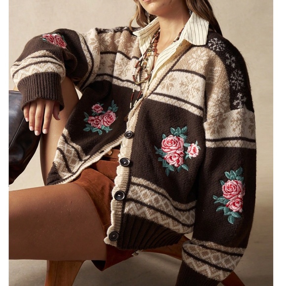 Cozy Floral Print Button Down Oversized Cardigan Sweater - Picture 4 of 5